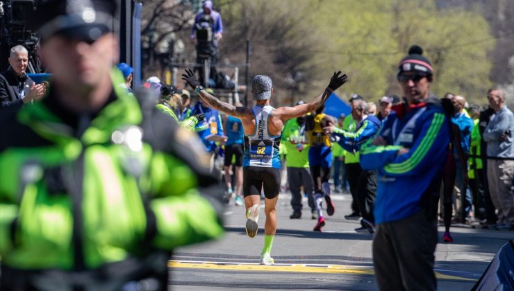 Boston Maratonu’nda ipi Kenyalı atletler göğüsledi