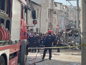 Bursa’da eğitim uçağı evlerin arasına düştü! 2 pilot hayatını kaybetti