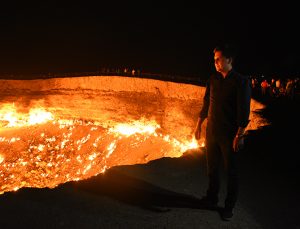 Türkmenistan’da 50 yıldır yanan Derveze gaz krateri kapatılacak