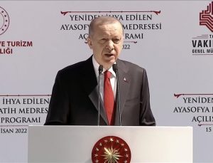 “Ayasofya Fatih Medresesi ile izleri silinmek istenen bir eseri daha şehrimize kazandırıyoruz”