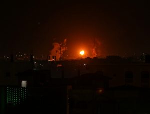 İsrail savaş uçakları Gazze’yi bombaladı!