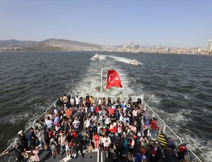 TCSG Umut Gemisi, İzmir’de çocuklar için demir aldı