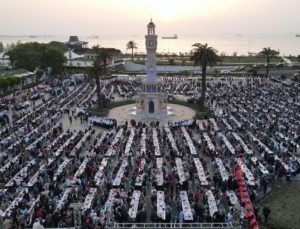 AK Parti İzmir’den 20 bin kişilik iftar