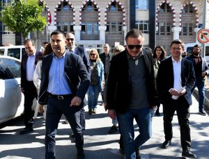 Kuşadası Belediye Başkanı Günel’den yazar Poyraz hakkında suç duyurusu