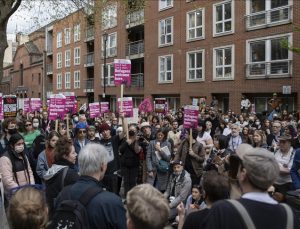 Göçmenlerin Ruanda’ya gönderilme planı Londra’da protesto edildi
