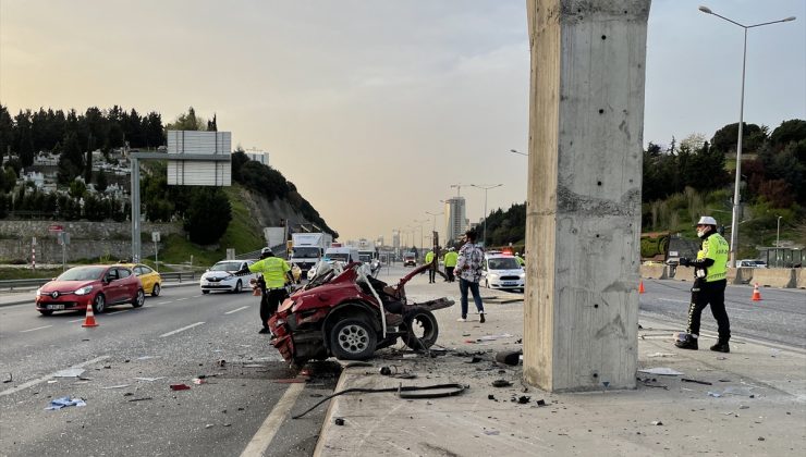 Otomobil ikiye bölündü, sürücü ağır yaralı