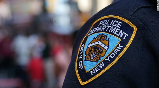NYPD karakoluna bıçakla girdi