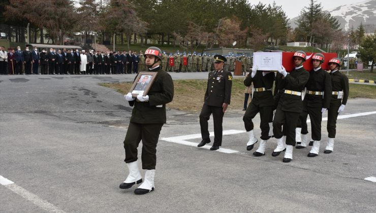 Şehit üsteğmen için Hakkari’de tören düzenlendi