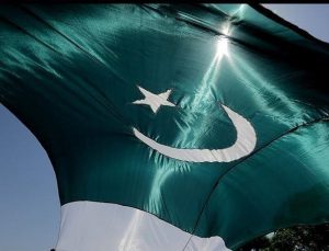 Pakistan’da başbakanlık seçimi öncesi İmran Han’ın partisinden toplu istifa