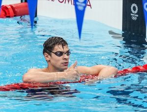 Savaş yanlısı mitinge katılan olimpiyat şampiyonu Rus yüzücüye 9 ay men cezası