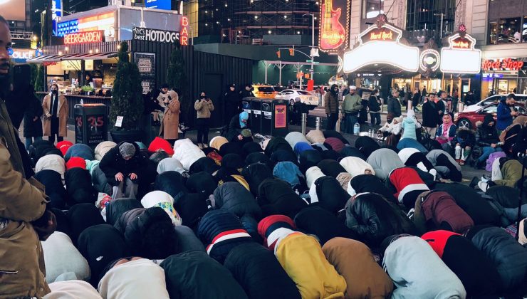 Time Square’de teravih namazı kılındı!