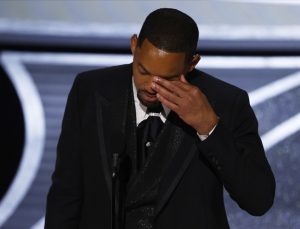 Oscar gecesi sunucuyu tokatlayan Will Smith etkinliklerden 10 yıl yasaklandı