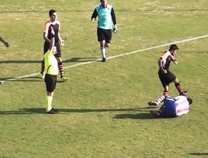 Zonguldak’taki amatör maçta futbolcular kavga etti: 10 yaralı