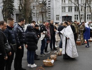 Ukrayna’da savaşın gölgesinde Paskalya kutlaması