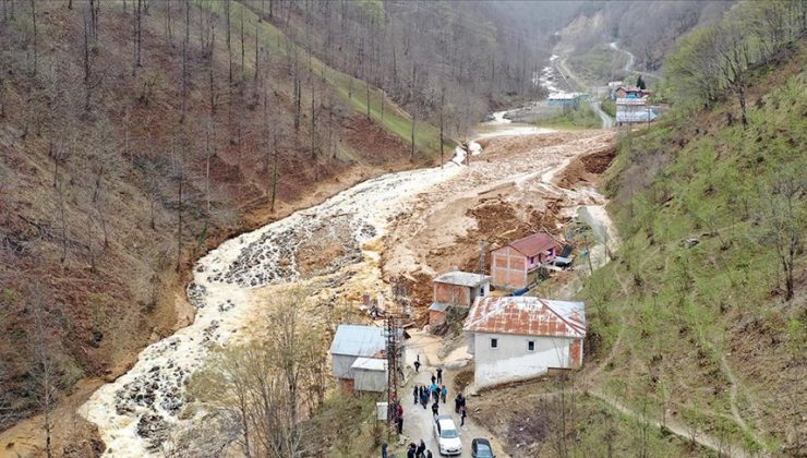 Trabzon’da heyelan: 5 bina toprak altında kaldı!