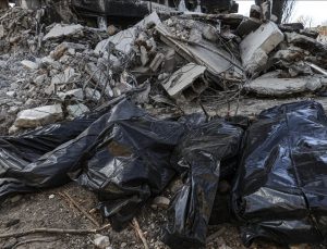 Ukrayna’nın Borodyanka kentindeki bina enkazlarından 7 ceset daha çıkarıldı