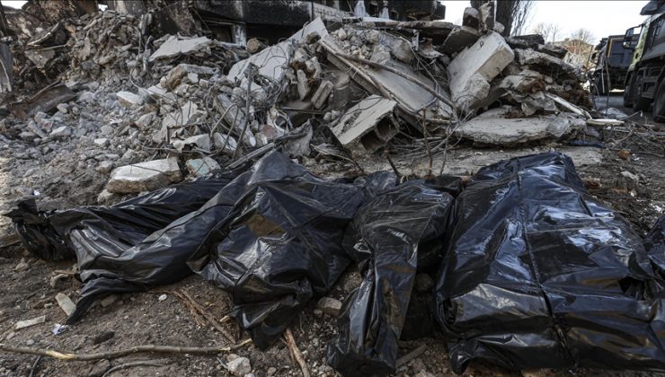 Ukrayna’nın Borodyanka kentindeki bina enkazlarından 7 ceset daha çıkarıldı