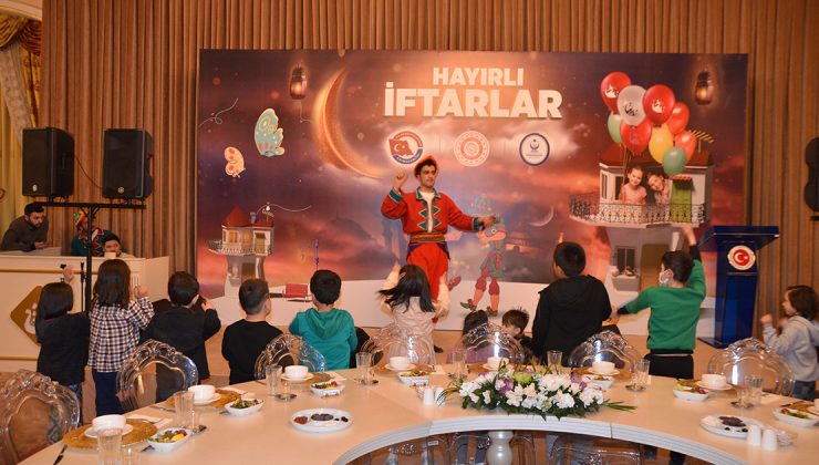 Ülke genelindeki yetimlere iftar verdi