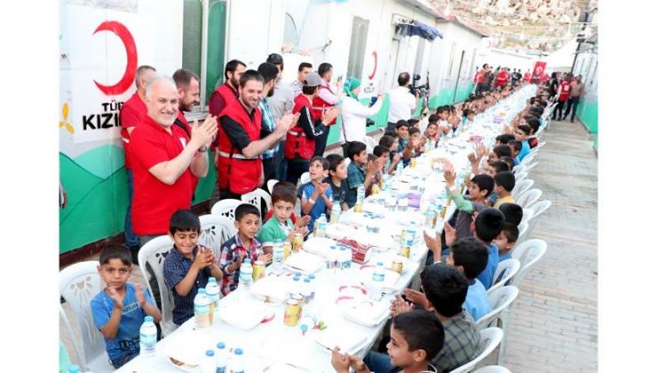 Türk Kızılay, Dünya Yetimler Günü’nde Srebrenitsa’da 150 kişiye iftar verdi