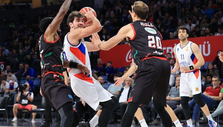 Anadolu Efes Pınar Karşıyaka’ya şans tanımadı 90-66