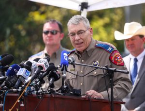 Teksas’taki okul saldırısında polise yönelik eleştiriler sürüyor