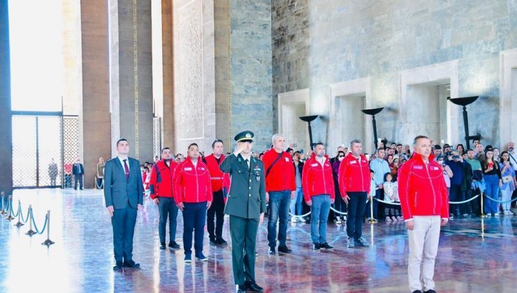 Türk Kızılay’dan Anııtkabir’e ziyaret