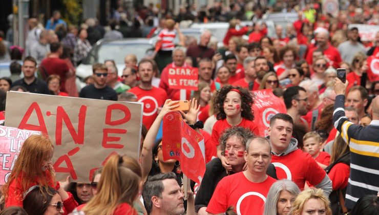 İrlanda’da dil aktivistleri yürüyüş düzenledi