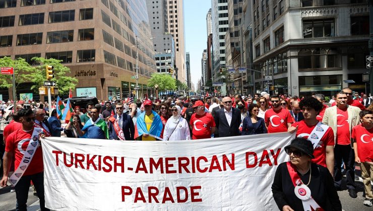 92 yaşında Türk Günü Yürüyüşü’ne katıldı