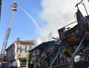 Afyonkarahisar’da yangın: 15 iş yeri yok oldu!