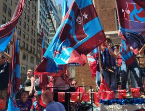 New York Türk Yürüyüşü’ne Bordo-Mavi damgası!