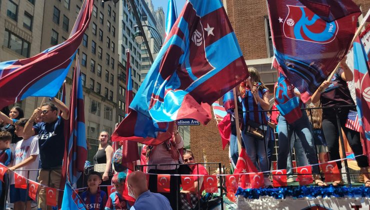 New York Türk Yürüyüşü’ne Bordo-Mavi damgası!