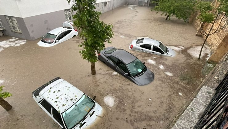 Adıyaman’da sel onlarca ev ve araç su altında kaldı