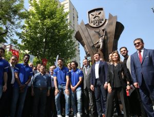Anadolu Efes’in THY Avrupa Ligi şampiyonluk heykeli açıldı
