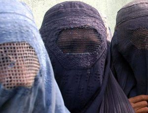 Taliban kadınlara ‘örtünme’ zorunluluğu getirdi