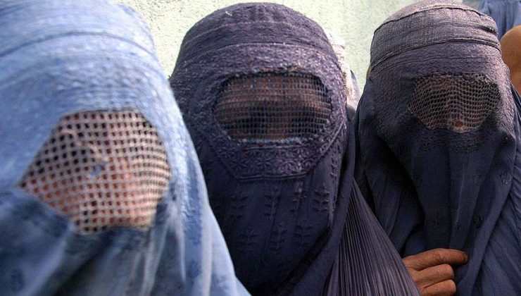 Taliban kadınlara ‘örtünme’ zorunluluğu getirdi