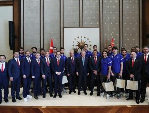 Cumhurbaşkanı Erdoğan, THY Avrupa Ligi şampiyonu Anadolu Efes’i kabul etti