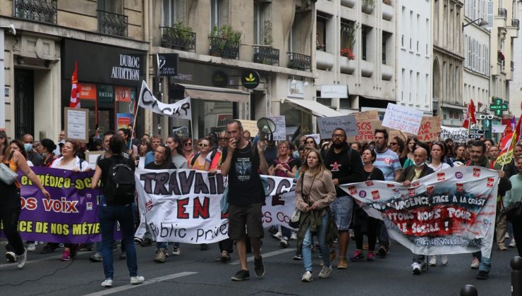 Fransa’da sosyal hizmet sektörü çalışanları greve gitti