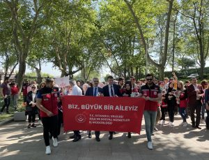 İstanbul’da “Biz Büyük Bir Aileyiz” yürüyüşü