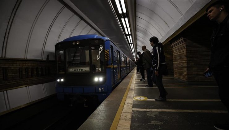 Sığınak olarak kullanılan Kiev’deki metrolarda ulaşım yeniden faaliyette