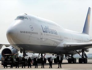 Lufthansa Yahudi yolcuları uçağa almadığı için özür diledi