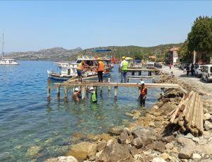 Marmaris’te kaçak iskeleler yıkılıyor