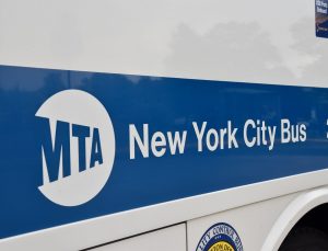 Manhattan’da 3 genç okul çıkışı otobüste bıçaklandı
