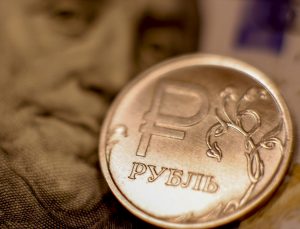 Rusya’da rublenin altına endekslenmesi tartışılıyor