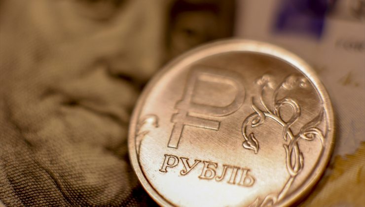 Rusya’da rublenin altına endekslenmesi tartışılıyor