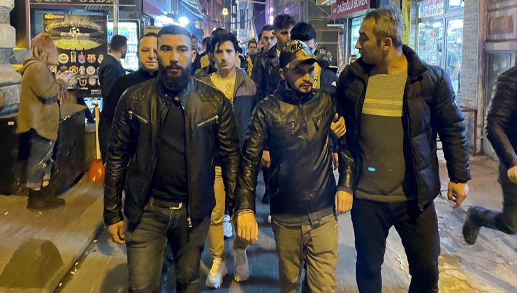 Beyoğlu İstiklal Caddesi’nde 120 düzensiz göçmen yakalandı