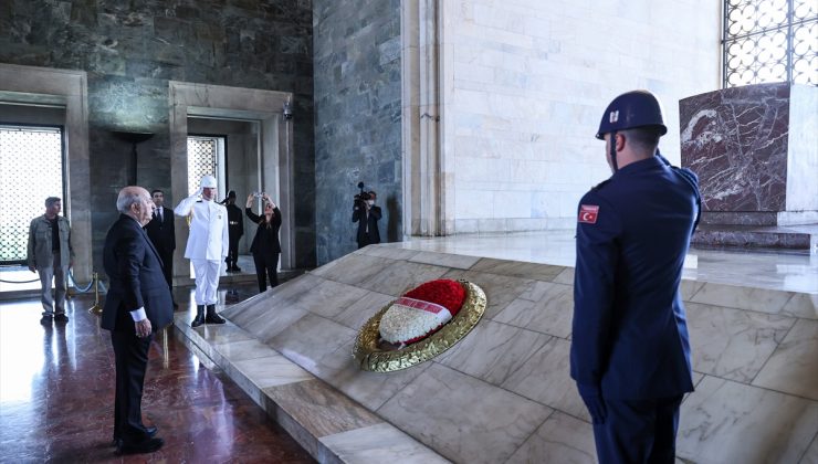 Cezayir Cumhurbaşkanı Tebbun Anıtkabir’i ziyaret etti