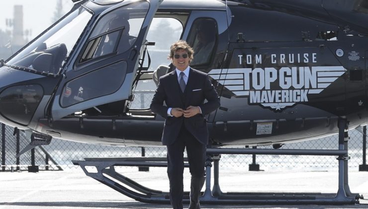 Tom Cruise’dan kırmızı halıya “havalı” giriş