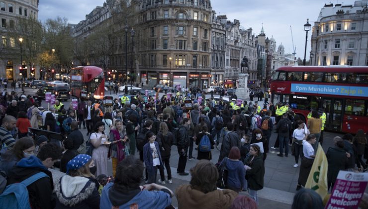 Londra’da binlerce kişi meydanlara çıktı