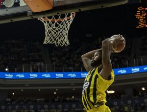 Fenerbahçe şampiyonluğa doğru 93-78