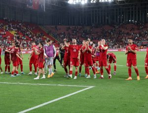 Litvanya’yı İzmir marşıyla gönderdik! Türk gibi güçlü 2-0